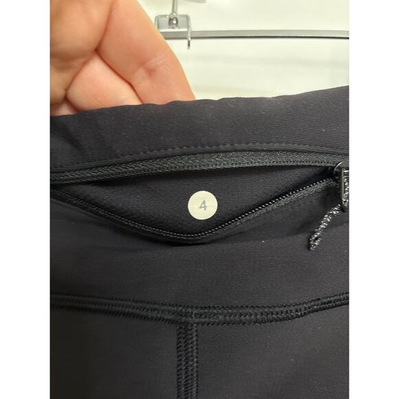 Lululemon Leggings Womens 4 Black Tight Stuff Scalloped 23" Crop Luxtreme - Picture 5 of 5